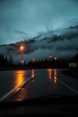 hannahkemp:  Late night drives in Alaska.