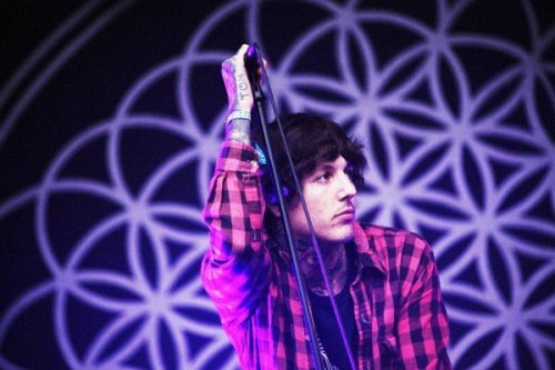 oliver-goddamn-sykes:  he’s so cute aw 