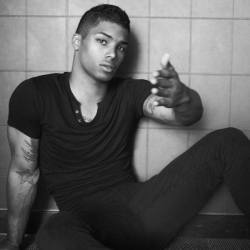 lamarworld:  *requested* actor Rome Flynn body &amp; bulge 