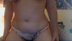 littleredminx:  My stretch marks are getting worse :( They never used to go up that high ugh. My webcam doesn’t show them properly but they look bleh and they’re all I see whenever I undress. These aren’t the only ones I have but they are the darkest
