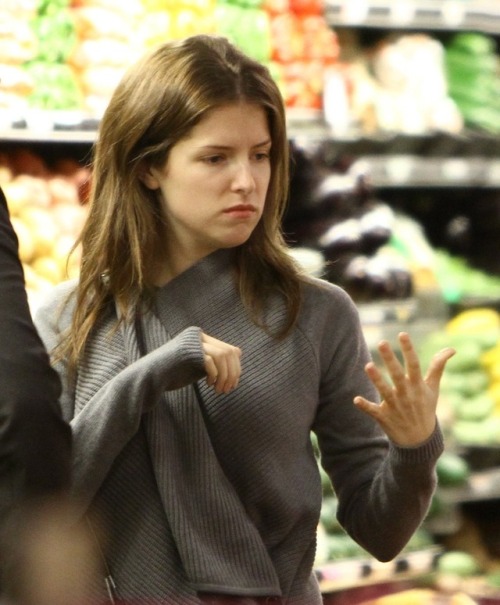 empoliam:  i don’t think i’ll ever get over anna’s grocery store candids because she was literally so done 