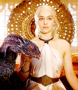 iheartgotgirls:  Daenerys Targaryen in 3.07, The Bear and The Maiden Fair.