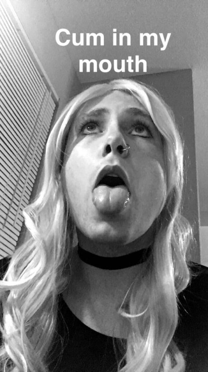 gagmymouth:  gagmymouth:  💋Jade gives deep head💋  Sooo my snapchat is GAGGEDJADE, I’m feeling horny so I’ll maybe post some things on there tonight😊