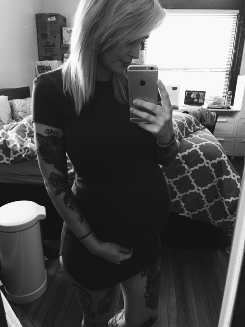 rspnsblprty:My due date is tomorrow and I can’t believe my girl will be here any day now. Can’t wait to give her all the kisses ✨