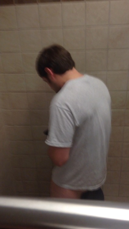 noskinnyguysallowed:  There’s a guy jerking it in the stall next to me… 