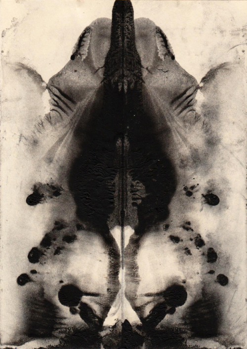 francescoviscuso:  Oil on paper, 10,5 x 15 cm.2015  