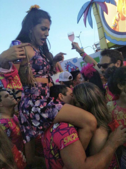 sixpenceee:  A lad that drank so much during the Brazilian carnival that he forgot his Girlfriend was on his shoulders via reddit user stchy_5