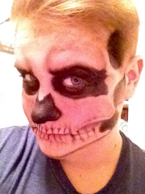 chlorogirl:  Spoopy speleton! @sadpunkhamlet doodled on mah face, in the spirit of Halloweentober! ^_^  Ok, I was expecting “👻spoopy🎃,” not “💀genuinely terrifying😧”