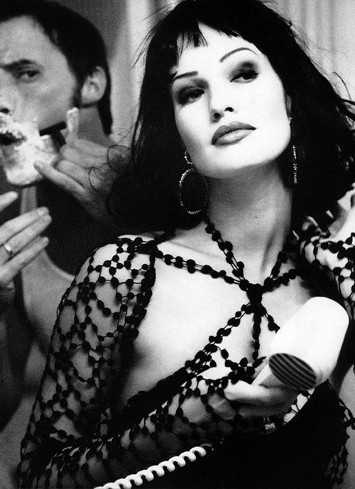 VAMP DREAMING IN HOLLYWOOD