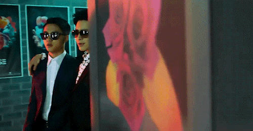 kyungception: very important gif of kyungsoo in sunglasses