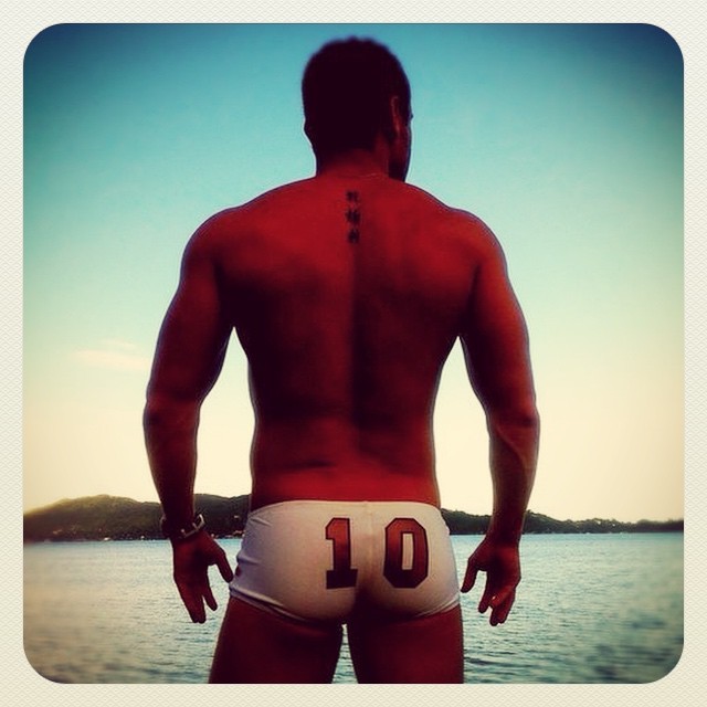 tightgearguys:  SO TIGHT! Not just a bunch of reblogs. More spandex bulges, thongs,