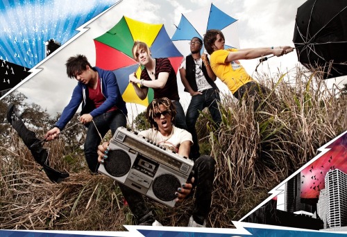 trashcanwithlegs:I present to you: the only pictures of fetus Set It Off you’ll ever need (als
