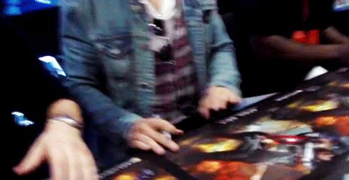 tumblr_nb5nq2EWRT1qkxhk9o1_500.gifv