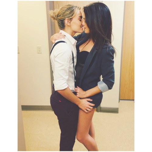 lesbian kissing