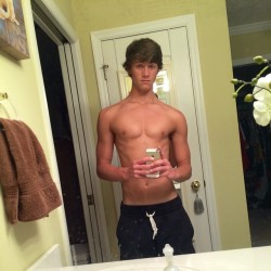 dudes-on-demand:  Taylor Smith
