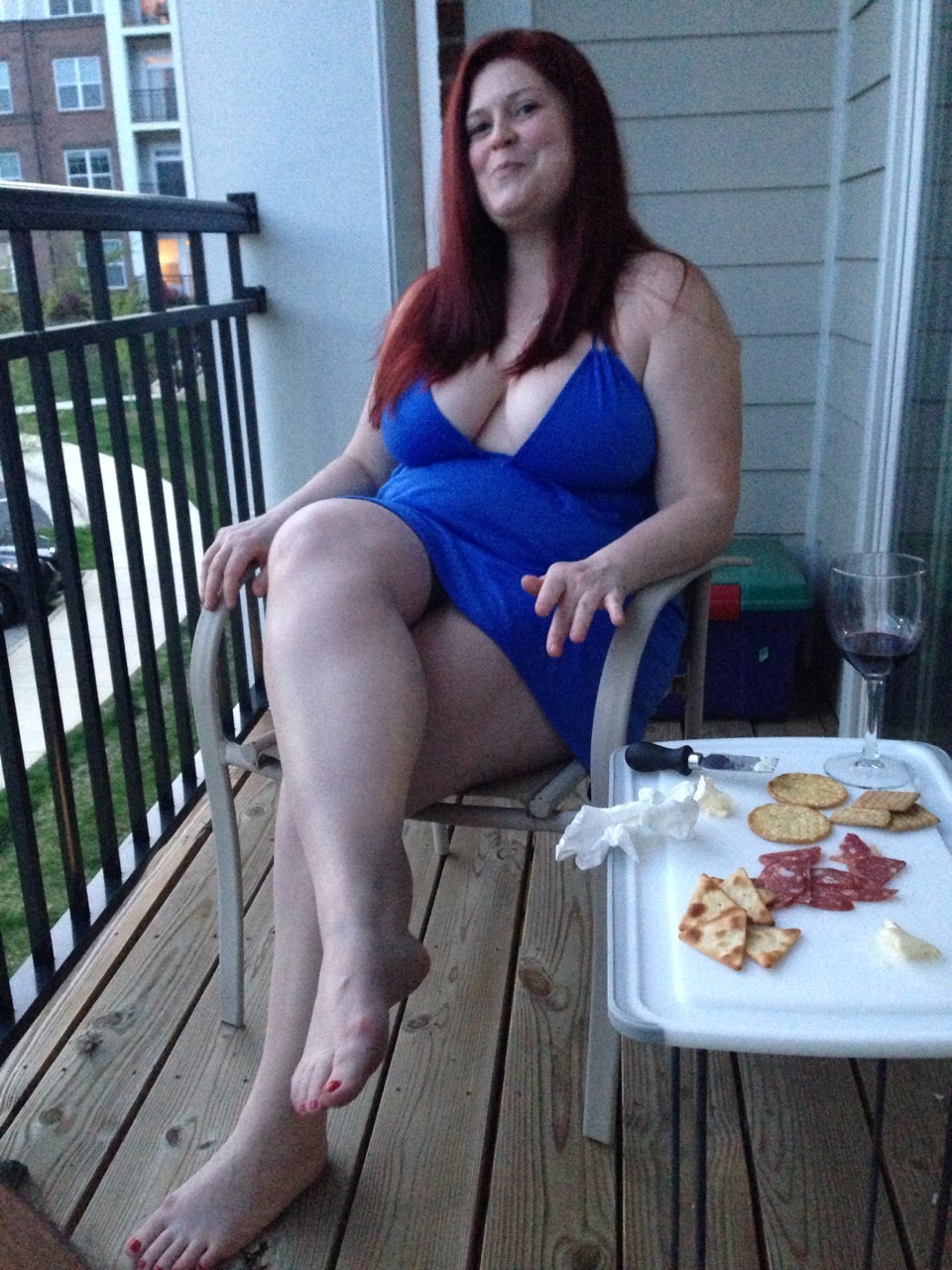 ezdevil69:  Sun, wine, and a sexy girl…