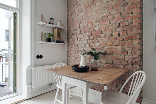internalisecarlo:Kitchen fever: I love the exposed bricks, the expandable table for two and the oven