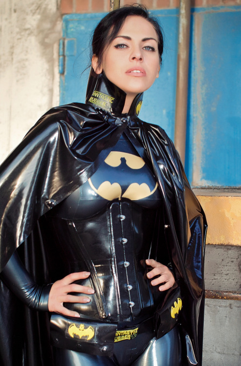 rubbercoated:  latex-girl:  latex cosplay!   Hell yeah!  Can’t wait to get back to the bat cave😉