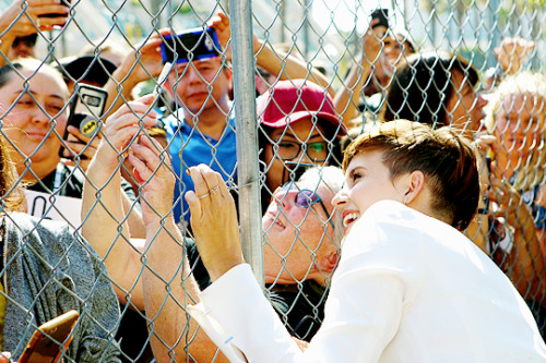 jane-sloan:Maggie Grace attends the ‘Fear the Walking Dead’ autograph signing and Fan experience wit