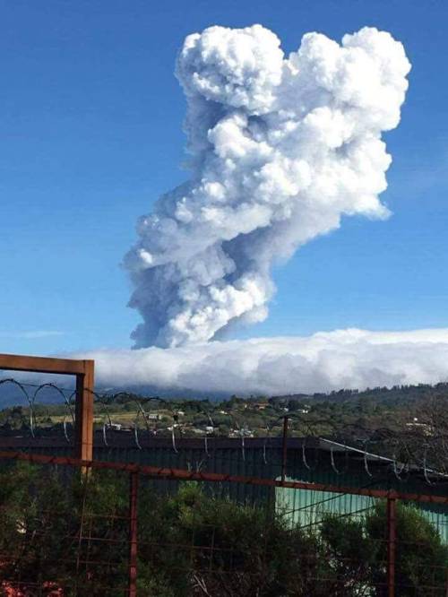 ultranormalhero:On your left, Turrialba Volcano throwing ashes as it has been doing since last year 