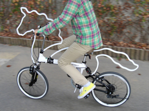 sixpenceee: Thanks to designer Eungi Kim, you can attach this bicycle ornament called Horsey to give