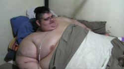 hedonisticfeedee:  1,100 pound man part 2.