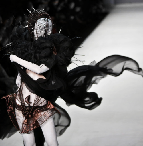 vorpal-iridescence:Hu Sheguang Haute Couture Collection | SS 2014