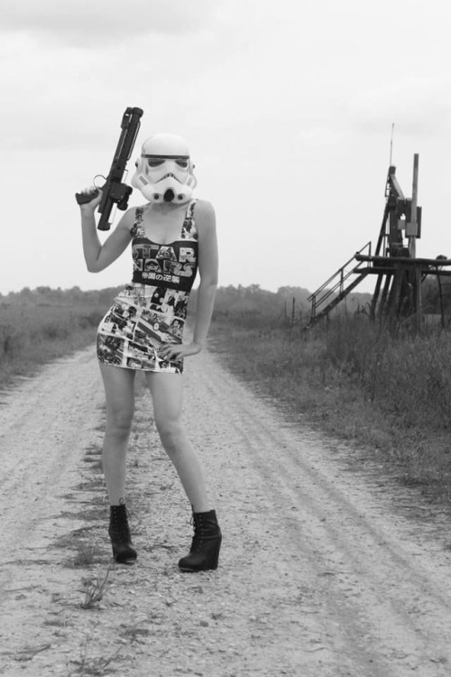 sirswhiskeyprincess:  black-sapiosexual:There were some very sexy-ass storm troopers! 