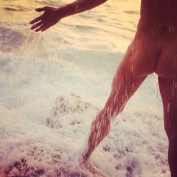 aussielicious:  instalads:  Skinny dipping.  Haha my old arse pic made Instalads!