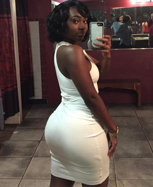 thedesiresofafreak:  afroamericanpsycho:  allthingsbootiful:  xo_marne   yassss  Dark skin women will forever be winning in my book. Hands down.. No contest