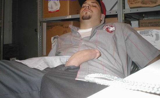 dippinfan:  shakboysmen:  My work buddy got horny in the locker room at work.  hot