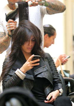 kasidycintron:  glitterandg-o-l-d:  Kim or Kendall omg  Right 
