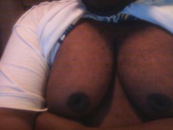 iluvmustyass:  Anyone else luv man boobs???