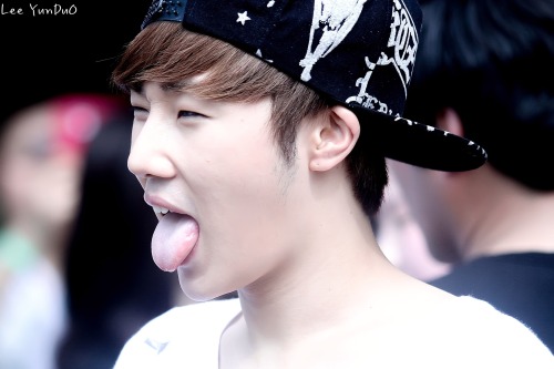 hairykpoppits: [REQUEST] Idols’ tongues 냘름