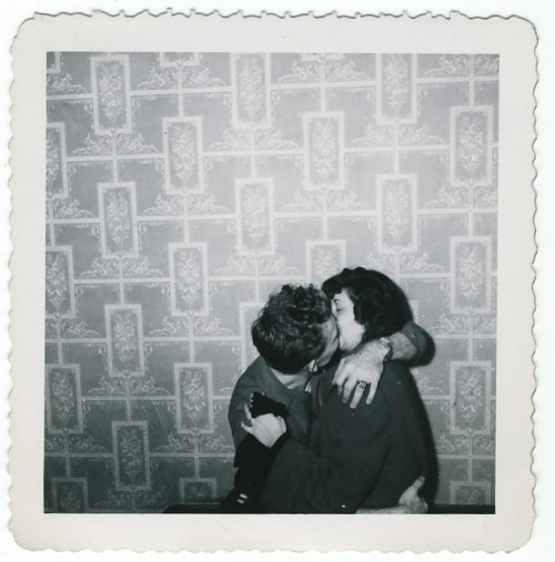 memories65:Passionate kiss & busy wallpaper,  c1950s