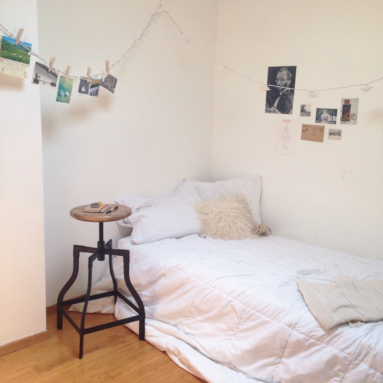 girlfig:  Here are some little snaps of my room! It’s very small and doesn’t