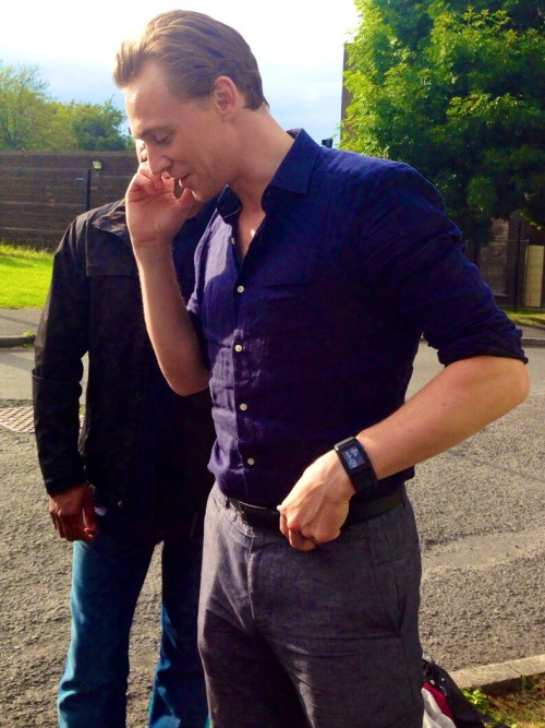 cheers-mrhiddleston:  so-easy-to-love-me:  “Yes, this is Tom Hiddleston. I just wanted to ask if you were available for a stay in Ireland for the next few weeks? No, no need to book a a hotel room. You stay in mine.”  OHMIGOD