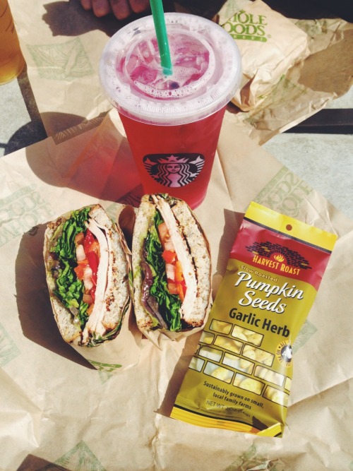 maaaandyb: 2 hour lunch breaks are especially great on sunshiney days // turkey-avocado-lettuce-hot 