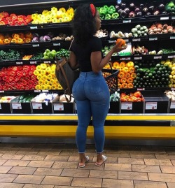 thicksexyasswomen:  postbadchicks:    No