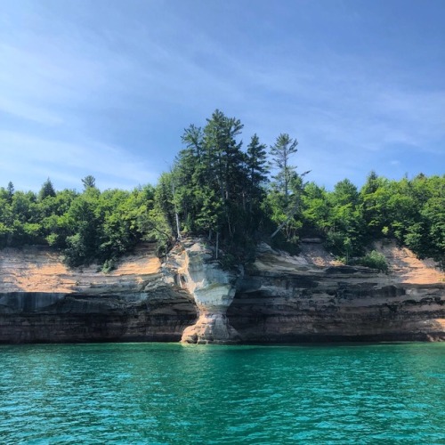 annaq22:  Just in case you wanted an overload of the pictured rocks, here ya goooo🤩