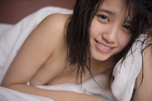 soimort48:  Rena Kato’s 1st photobook  https://www.amazon.co.jp/dp/4800275873/