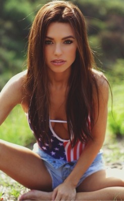 letswatchgirls:  bywyd-hardd:  Follow Bywyd-Hardd for more great images.Via: bonnylasses  More finest girls here: Let’s Watch Girls! I’m glad about your submitions here! ;-)