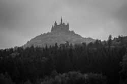 derwandelndegeist: Hohenzollern Schloss, the home of the Prussian kings.     Baden-Württemberg, Deutschland 