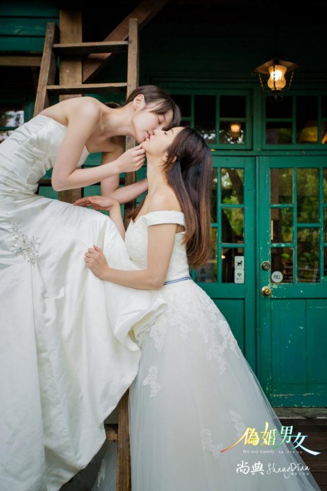 fly-chicken:  softlywlw:  softlywlw:  I rarely see asian wlw representation on this