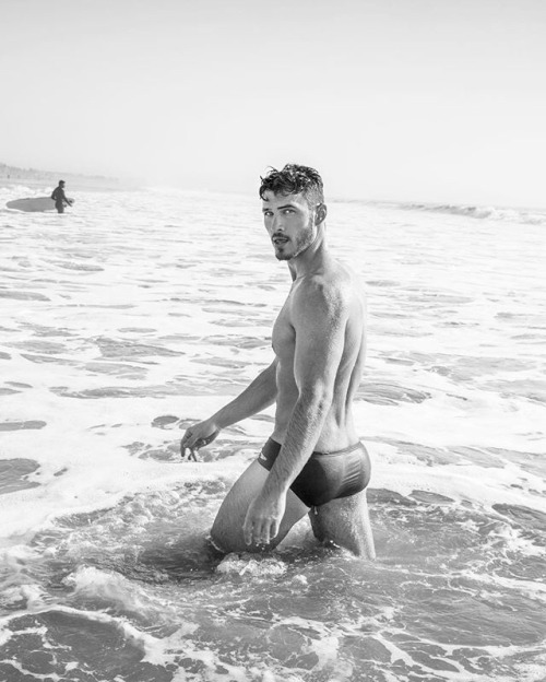 Guys In Speedos