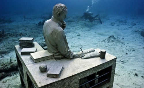 mymodernmet:  Underwater Sculptures Celebrate Life on Earth and Protect Aquatic Ecosystems 