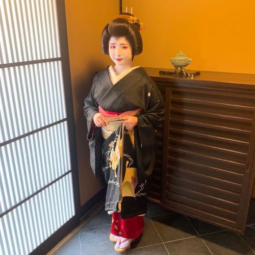 Geiko Umehina’s ensemble for her erikae(SOURCE)