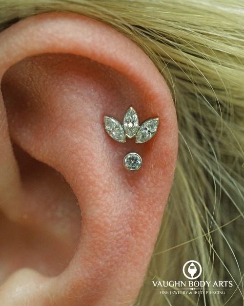 We just never get tired of how good helix piercings look. You simply can’t go wrong with them.