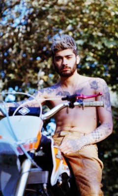 male-and-others-drugs:  Zayn Malik