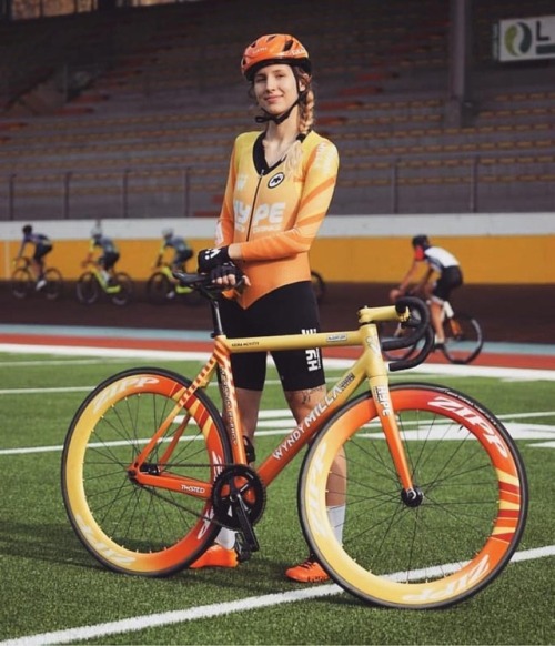 fixiegirls: Repost from @ginger_biskwit This @wyndymilla bike is a dream. A tangerine dream! It was 
